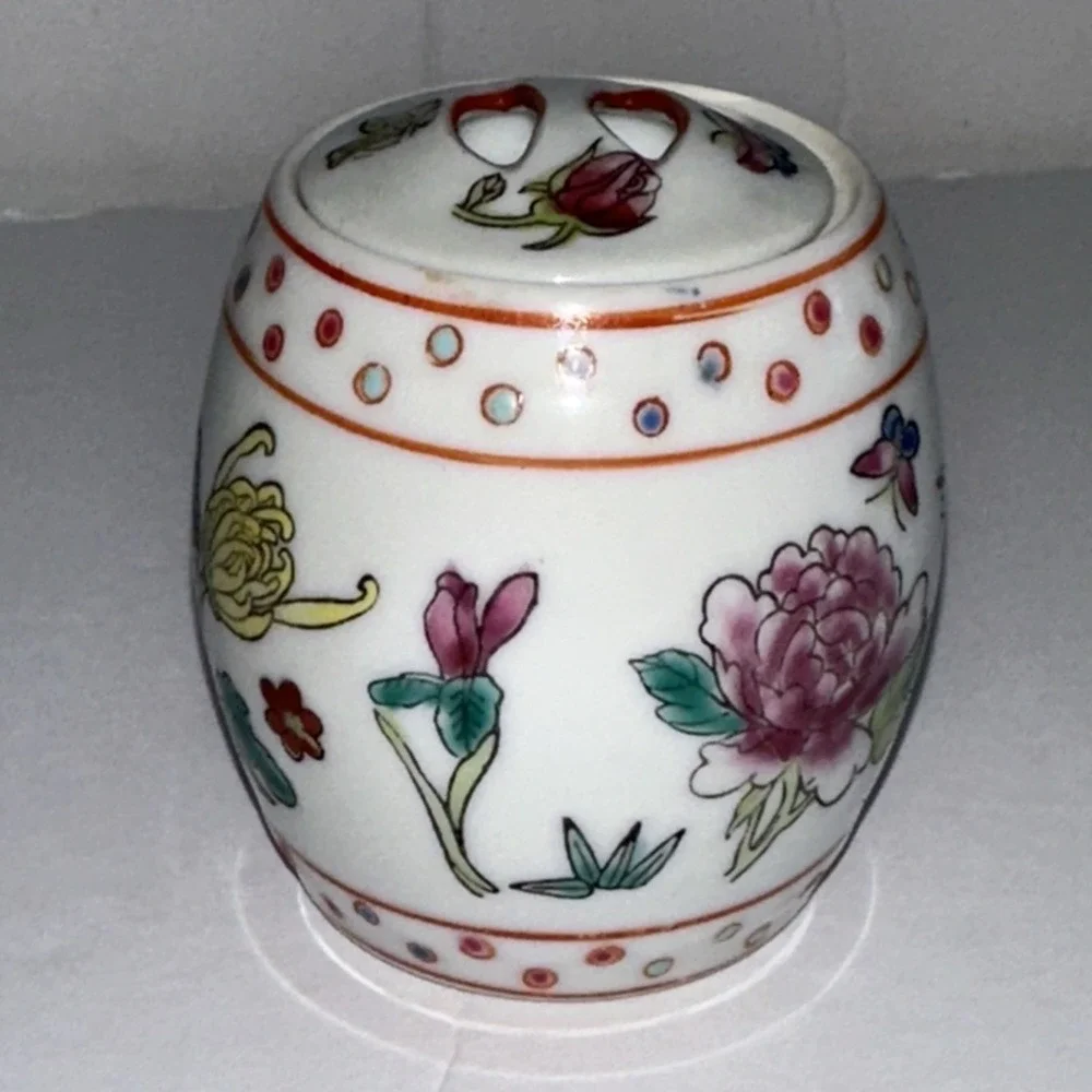 FINE MINI CHINESE Flowers PORCELAIN Lid GINGER JAR WITH MARK Jingdezhen